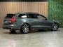 Volvo V60 T8 AWD Recharge Plus Dark | Vol! | Schuifdak | Trekhaak | 360 Camera | Head-Up Display | 455pk | All Season banden | Harman Kardon | Adaptieve Cruise Control | Stoelverwarming voor+achter | Stuurwielverwarming | 18 Inch | Pilot Assist | BLIS Dode Hoek Detectie | Elektrische voorstoelen geheugen | R-Design Contour stoelen met wit stiksel en bies | Zitting verlenging voorstoelen | Google Infotainment | Privacy Glass | Keyless Drive | Parkeersensoren voor+achter | Elektrisch bedienbare achterklep | DAB Radio | Apple Carplay/Android Auto | Volvo On Call met mobiele App functie | Forest Lake Metallic |