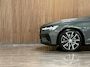 Volvo V60 T8 AWD Recharge Plus Dark | Vol! | Schuifdak | Trekhaak | 360 Camera | Head-Up Display | 455pk | All Season banden | Harman Kardon | Adaptieve Cruise Control | Stoelverwarming voor+achter | Stuurwielverwarming | 18 Inch | Pilot Assist | BLIS Dode Hoek Detectie | Elektrische voorstoelen geheugen | R-Design Contour stoelen met wit stiksel en bies | Zitting verlenging voorstoelen | Google Infotainment | Privacy Glass | Keyless Drive | Parkeersensoren voor+achter | Elektrisch bedienbare achterklep | DAB Radio | Apple Carplay/Android Auto | Volvo On Call met mobiele App functie | Forest Lake Metallic |