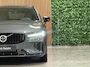 Volvo V60 T8 AWD Recharge Plus Dark | Vol! | Schuifdak | Trekhaak | 360 Camera | Head-Up Display | 455pk | All Season banden | Harman Kardon | Adaptieve Cruise Control | Stoelverwarming voor+achter | Stuurwielverwarming | 18 Inch | Pilot Assist | BLIS Dode Hoek Detectie | Elektrische voorstoelen geheugen | R-Design Contour stoelen met wit stiksel en bies | Zitting verlenging voorstoelen | Google Infotainment | Privacy Glass | Keyless Drive | Parkeersensoren voor+achter | Elektrisch bedienbare achterklep | DAB Radio | Apple Carplay/Android Auto | Volvo On Call met mobiele App functie | Forest Lake Metallic |
