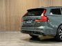 Volvo V60 T8 AWD Recharge Plus Dark | Vol! | Schuifdak | Trekhaak | 360 Camera | Head-Up Display | 455pk | All Season banden | Harman Kardon | Adaptieve Cruise Control | Stoelverwarming voor+achter | Stuurwielverwarming | 18 Inch | Pilot Assist | BLIS Dode Hoek Detectie | Elektrische voorstoelen geheugen | R-Design Contour stoelen met wit stiksel en bies | Zitting verlenging voorstoelen | Google Infotainment | Privacy Glass | Keyless Drive | Parkeersensoren voor+achter | Elektrisch bedienbare achterklep | DAB Radio | Apple Carplay/Android Auto | Volvo On Call met mobiele App functie | Forest Lake Metallic |