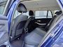 BMW 3-Serie Touring 320e LCi *90% SOH* Phytonicblau / Laser LED / Stuur/Stoelverwarming / Elek. Trekhaak / Apple Carplay / Adapt. Cruise / Keyless