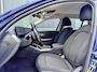BMW 3-Serie Touring 320e LCi *90% SOH* Phytonicblau / Laser LED / Stuur/Stoelverwarming / Elek. Trekhaak / Apple Carplay / Adapt. Cruise / Keyless