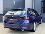 BMW 3-Serie Touring 320e LCi *90% SOH* Phytonicblau / Laser LED / Stuur/Stoelverwarming / Elek. Trekhaak / Apple Carplay / Adapt. Cruise / Keyless