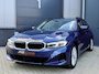 BMW 3-Serie Touring 320e LCi *90% SOH* Phytonicblau / Laser LED / Stuur/Stoelverwarming / Elek. Trekhaak / Apple Carplay / Adapt. Cruise / Keyless