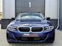 BMW 3-Serie Touring 320e LCi *90% SOH* Phytonicblau / Laser LED / Stuur/Stoelverwarming / Elek. Trekhaak / Apple Carplay / Adapt. Cruise / Keyless