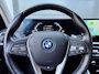 BMW 3-Serie Touring 320e LCi *90% SOH* Phytonicblau / Laser LED / Stuur/Stoelverwarming / Elek. Trekhaak / Apple Carplay / Adapt. Cruise / Keyless