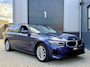 BMW 3-Serie Touring 320e LCi *90% SOH* Phytonicblau / Laser LED / Stuur/Stoelverwarming / Elek. Trekhaak / Apple Carplay / Adapt. Cruise / Keyless