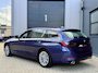 BMW 3-Serie Touring 320e LCi *90% SOH* Phytonicblau / Laser LED / Stuur/Stoelverwarming / Elek. Trekhaak / Apple Carplay / Adapt. Cruise / Keyless