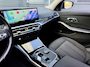 BMW 3-Serie Touring 320e LCi *90% SOH* Phytonicblau / Laser LED / Stuur/Stoelverwarming / Elek. Trekhaak / Apple Carplay / Adapt. Cruise / Keyless