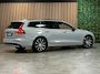 Volvo V60 T6 AWD Recharge Ultra Dark | Trekhaak | Schuifdak | Head-Up Display | Harman Kardon | Adaptieve Cruise Control | Stoelverwarming voor+achter | Stuurwielverwarming | 18 Inch | Full LED Meesturende koplampen | Parkeercamera | Pilot Assist | BLIS Dode Hoek Detectie | Elektrische voorstoelen geheugen | Lederen bekleding | Zitting verlenging voorstoelen | Lederen dashboard | Google Infotainment | Keyless Drive | Parkeersensoren voor+achter | Privacy Glass | Elektrisch bedienbare achterklep | DAB Radio | Apple Carplay/Android Auto | Volvo On Call met mobiele App functie | Onyx Black Metallic |