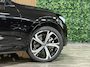 Volvo XC60 T8 AWD Recharge Ultra Dark | Luchtvering | Trekhaak | 360° Camera | 455pk | Head-Up Display | Harman Kardon | Adaptieve Cruise Control | Stoelverwarming voor+achter | Stuurwielverwarming | Full LED Meesturende koplampen | Pilot Assist | BLIS Dode Hoek Detectie | Elektrische voorstoelen geheugen | Lederen bekleding | Zitting verlenging voorstoelen | Lederen Dashboard | Schuifdak | 21 Inch | Google Infotainment | Keyless Drive | Parkeersensoren voor+achter | Privacy Glass | Elektrisch bedienbare achterklep | Alarm Klasse III | DAB Radio | Apple Carplay/Android Auto | Draadloos telefoon opladen | Volvo On Call met mobiele App functie | Onyx Black Metallic |
