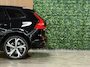 Volvo XC60 T8 AWD Recharge Ultra Dark | Luchtvering | Trekhaak | 360° Camera | 455pk | Head-Up Display | Harman Kardon | Adaptieve Cruise Control | Stoelverwarming voor+achter | Stuurwielverwarming | Full LED Meesturende koplampen | Pilot Assist | BLIS Dode Hoek Detectie | Elektrische voorstoelen geheugen | Lederen bekleding | Zitting verlenging voorstoelen | Lederen Dashboard | Schuifdak | 21 Inch | Google Infotainment | Keyless Drive | Parkeersensoren voor+achter | Privacy Glass | Elektrisch bedienbare achterklep | Alarm Klasse III | DAB Radio | Apple Carplay/Android Auto | Draadloos telefoon opladen | Volvo On Call met mobiele App functie | Onyx Black Metallic |