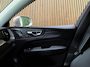 Volvo XC60 T6 AWD Recharge Plus Bright | Trekhaak | 360° Camera | Harman Kardon | Adaptieve Cruise Control | Stoelverwarming voor+achter | Stuurwielverwarming | Schuifdak | Full LED Meesturende koplampen | Pilot Assist | BLIS Dode Hoek Detectie | Elektrische voorstoelen geheugen | Lederen bekleding | Zitting verlenging voorstoelen | 19 Inch | Google Infotainment | Keyless Drive | Privacy Glass | Elektrisch bedienbare achterklep | DAB Radio | Apple Carplay/Android Auto | Draadloos telefoon opladen | Volvo On Call met mobiele App functie | Bright Dusk Metallic |