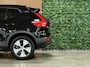 Volvo XC40 T5 Recharge Plus Dark | Trekhaak | Harman Kardon | Parkeercamera | All Season banden | Adaptieve Cruise Control | Pilot Assist | BLIS Dode Hoek Detectie | Bestuurdersstoel elektrisch geheugen | Stoel en Stuurwielverwarming | Privacy Glass | 19 Inch | Passagiersstoel elektrisch | Zitting verlenging voorstoelen | Keyless Drive | Parkeersensoren voor+achter | Privacy Glass | Elektrisch bedienbare achterklep | Climate Control L+R | DAB Radio | Apple Carplay/Android Auto | Volvo On Call met mobiele App functie | Onyx Black Metallic |