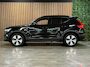 Volvo XC40 T5 Recharge Plus Dark | Trekhaak | Harman Kardon | Parkeercamera | All Season banden | Adaptieve Cruise Control | Pilot Assist | BLIS Dode Hoek Detectie | Bestuurdersstoel elektrisch geheugen | Stoel en Stuurwielverwarming | Privacy Glass | 19 Inch | Passagiersstoel elektrisch | Zitting verlenging voorstoelen | Keyless Drive | Parkeersensoren voor+achter | Privacy Glass | Elektrisch bedienbare achterklep | Climate Control L+R | DAB Radio | Apple Carplay/Android Auto | Volvo On Call met mobiele App functie | Onyx Black Metallic |