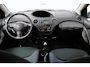 Toyota Yaris 1.3 VVT-i S-Line/ HISTORIE!/ 5-Drs/ Airco/ C.V. Afstand/ Elek. pakket/ Isofix/ Multi. LEDER. Stuur/ Getint glas/ Mistl./ Metallic lak.