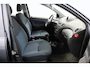 Toyota Yaris 1.3 VVT-i S-Line/ HISTORIE!/ 5-Drs/ Airco/ C.V. Afstand/ Elek. pakket/ Isofix/ Multi. LEDER. Stuur/ Getint glas/ Mistl./ Metallic lak.