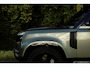 Land Rover Defender 110 2.0 P400e 110 X-Dynamic - 22 INCH - BTW AUTO - 360 CAMERA - TREKHAAK - LUCHTVERING - SPOILER
