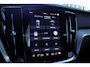 Volvo V60 T6 Plug-in hybrid AWD Plus Dark Apple carplay / Android auto | Nappaleder met ventilatie | Panoramadak | 19" lichtmetalen velgen | Achterbank verwarmd | Getint glas achter | Stoel- en stuurverwarming |