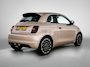 Fiat 500 118pk La Prima 42 kWh Automaat | Glazendak | Navigatie | Climate Control | Adaptieve Cruise Control | Stoelverwarming | Achteruitrijcamera | Dodehoekdetectie | 17" Lichtmetalen Velgen | Apple Carplay/Android Auto |