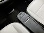 Fiat 500 118pk La Prima 42 kWh Automaat | Glazendak | Navigatie | Climate Control | Adaptieve Cruise Control | Stoelverwarming | Achteruitrijcamera | Dodehoekdetectie | 17" Lichtmetalen Velgen | Apple Carplay/Android Auto |
