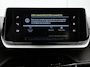 Peugeot e-208 136pk EV Allure Pack 50 kWh Automaat | Achteruitrijcamera | Climate Control | Cruise Control | Parkeersensoren | Stoelverwarming | Stof/kunstleder | Keyless | Apple Carplay / Android Auto | DAB+ radio | Led koplampen | Donker getint glas | 16" lichtmetalen velgen |