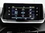 Peugeot e-208 136pk EV Allure Pack 50 kWh Automaat | Achteruitrijcamera | Climate Control | Cruise Control | Parkeersensoren | Stoelverwarming | Stof/kunstleder | Keyless | Apple Carplay / Android Auto | DAB+ radio | Led koplampen | Donker getint glas | 16" lichtmetalen velgen |