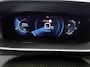 Peugeot e-208 136pk EV Allure Pack 50 kWh Automaat | Achteruitrijcamera | Climate Control | Cruise Control | Parkeersensoren | Stoelverwarming | Stof/kunstleder | Keyless | Apple Carplay / Android Auto | DAB+ radio | Led koplampen | Donker getint glas | 16" lichtmetalen velgen |