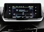 Peugeot e-208 136pk EV Allure Pack 50 kWh Automaat | Achteruitrijcamera | Climate Control | Cruise Control | Parkeersensoren | Stoelverwarming | Stof/kunstleder | Keyless | Apple Carplay / Android Auto | DAB+ radio | Led koplampen | Donker getint glas | 16" lichtmetalen velgen |