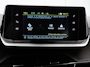 Peugeot e-208 136pk EV Allure Pack 50 kWh Automaat | Achteruitrijcamera | Climate Control | Cruise Control | Parkeersensoren | Stoelverwarming | Stof/kunstleder | Keyless | Apple Carplay / Android Auto | DAB+ radio | Led koplampen | Donker getint glas | 16" lichtmetalen velgen |