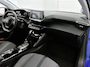 Peugeot e-208 136pk EV Allure Pack 50 kWh Automaat | Achteruitrijcamera | Climate Control | Cruise Control | Parkeersensoren | Stoelverwarming | Stof/kunstleder | Keyless | Apple Carplay / Android Auto | DAB+ radio | Led koplampen | Donker getint glas | 16" lichtmetalen velgen |