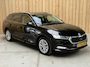 Skoda Octavia Combi 1.0 TSI Business Edition Plus Apple CarPlay/Android Auto | Cruise & climate control | Dode hoek detectie | LED koplampen | Navigatiesysteem | Stoel en stuurwielverwarming | Parkeersensoren voor en achter | Trekhaak