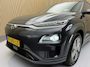 Hyundai Kona Electric EV Limited 64 kWh 3- Fase SOH 96,5% | Warmtepomp | Trekhaak | Camera | Navigatie | Head-Up Display | Leer | Led