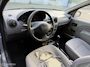 Dacia Logan MCV 1.6 MPI Blackline 7p. Airco Cruise Trekhaak