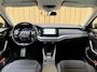 Skoda Octavia Combi 1.0 e-TSI Ambition Automaat | Apple CarPlay/Android Auto | Cruise & climate control | LED koplampen | Navigatiesysteem | Parkeersensoren achter | Trekhaak