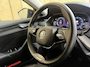 Skoda Octavia Combi 1.0 TSI Ambition Apple CarPlay/Android Auto | Cruise & climate control | LED verlichting | Keyless start | Navigatiesysteem | Parkeersensoren achter | Trekhaak