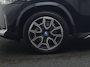 BMW X1 xDrive25e PHEV 245pk Dealer O.H | Trekhaak Af Fabriek | Adaptive Cruise | 360 Camera | Head Up | Harman / Kardon | Sportstoelen Memory & Massage | Stoelen & Stuur Verwarmd | Apple Carplay | DAB | Navigatie | Virtual | 19"L.M | Plug In Hybrid |
