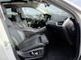BMW X6 M50d 400 PK xDrive High Executive M Sport Trekhaak Laser licht Panoramadak Sky Lounge Achterasbesturing Stoelventilatie en Massage