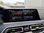 BMW X6 M50d 400 PK xDrive High Executive M Sport Trekhaak Laser licht Panoramadak Sky Lounge Achterasbesturing Stoelventilatie en Massage