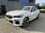BMW X6 M50d 400 PK xDrive High Executive M Sport Trekhaak Laser licht Panoramadak Sky Lounge Achterasbesturing Stoelventilatie en Massage