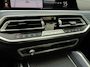 BMW X6 M50d 400 PK xDrive High Executive M Sport Trekhaak Laser licht Panoramadak Sky Lounge Achterasbesturing Stoelventilatie en Massage