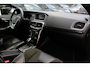Volvo V40 2.0 D2 Inscription R-Design / Camera / Leder&Alcantara / Keyless / 17'' / Dodehoek / Getint glas / Stoelverwarming / Cruise Control