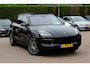 Porsche Cayenne 3.0 E-Hybrid / Panoramadak / Camera / Head-up / Leder / 21'' / Luchtvering / Bose / Sportuitlaat / Sportchrono / Stuur+Stoelverwamring / Dodehoek / DAB / ACC