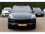 Porsche Cayenne 3.0 E-Hybrid / Panoramadak / Camera / Head-up / Leder / 21'' / Luchtvering / Bose / Sportuitlaat / Sportchrono / Stuur+Stoelverwamring / Dodehoek / DAB / ACC