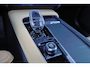 Volvo XC90 T8 Recharge AWD Ultimate Bright - Luchtvering - Panorama/schuifdak - IntelliSafe Assist & Surround - 360º Camera - Bowers & Wilkins audio - Adaptieve LED koplampen - Parkeersensoren voor & achter - Elektr. bedienb. voorstoelen met geheugen - Geventileerde voorstoelen - Head up display - Draadloze tel. lader - Extra getint glas - 20' LMV