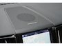 Volvo XC60 T8 Hybride AWD Ultra Black Edition | Panoramadak | Trekhaak | Stoel + Stuur Verwarmd | Camera | Apple CarPlay |