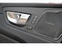 Volvo XC60 T8 Hybride AWD Ultra Black Edition | Panoramadak | Trekhaak | Stoel + Stuur Verwarmd | Camera | Apple CarPlay |