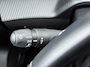 Peugeot 2008 1.2 Hybrid 136 GT | Panoramadak | Adaptive Cruise | Keyless Start- en Entry | Voor- en achteruitrijcamera | Dodehoek Sensoren | Voor- en achterbumpersensoren | Carplay | Navigatie | DAB+ |