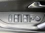 Peugeot 2008 SUV Allure Pack 130pk | Navigatie | Achteruitrijcamera | Stoelverwarming | 3D Cockpit | Climate Control | Cruise Control | Led koplampen | Parkeersensoren v+a | Armsteun | Elektrisch inklapbare spiegels | Keyless start | Apple Carplay / Android Auto | Bluetooth | DAB+ radio | 17" lichtmetalen velgen |