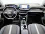 Peugeot 2008 SUV Allure Pack 130pk | Navigatie | Achteruitrijcamera | Stoelverwarming | 3D Cockpit | Climate Control | Cruise Control | Led koplampen | Parkeersensoren v+a | Armsteun | Elektrisch inklapbare spiegels | Keyless start | Apple Carplay / Android Auto | Bluetooth | DAB+ radio | 17" lichtmetalen velgen |